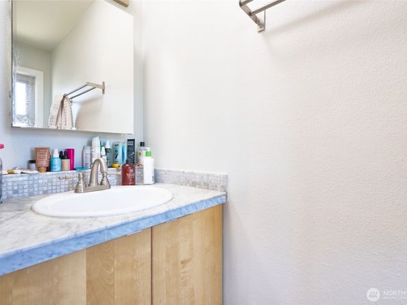 812 N 42nd Street 301, Seattle WA 98103