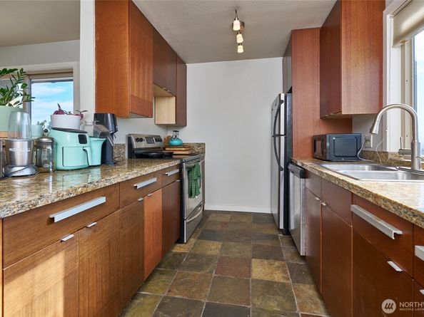 812 N 42nd Street 301, Seattle WA 98103