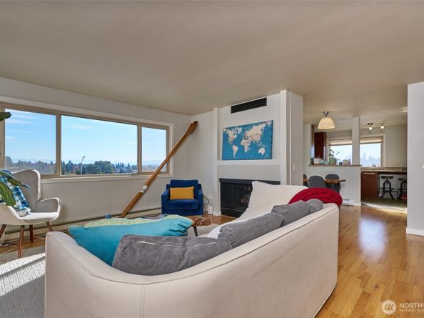 812 N 42nd Street 301, Seattle WA 98103