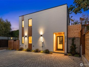 2212 Broadway E
