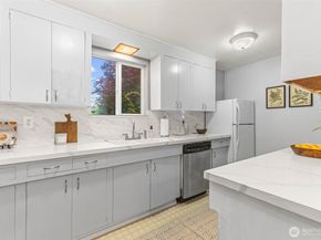 17025 32nd Avenue NE, Lake Forest Park WA 98155