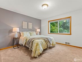 17025 32nd Avenue NE, Lake Forest Park WA 98155