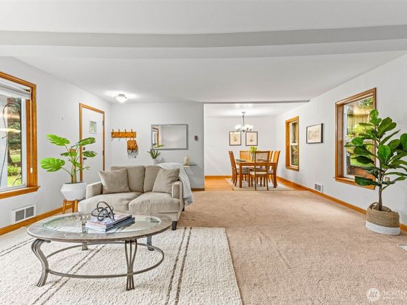 17025 32nd Avenue NE, Lake Forest Park WA 98155