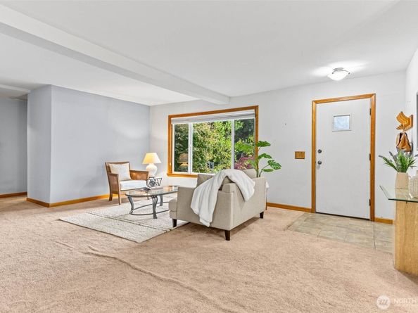 17025 32nd Avenue NE, Lake Forest Park WA 98155