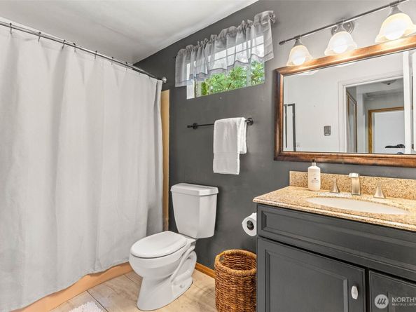 17025 32nd Avenue NE, Lake Forest Park WA 98155