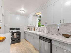 17025 32nd Avenue NE, Lake Forest Park WA 98155