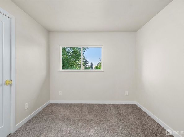 2740 Callahan Drive, Bremerton WA 98310