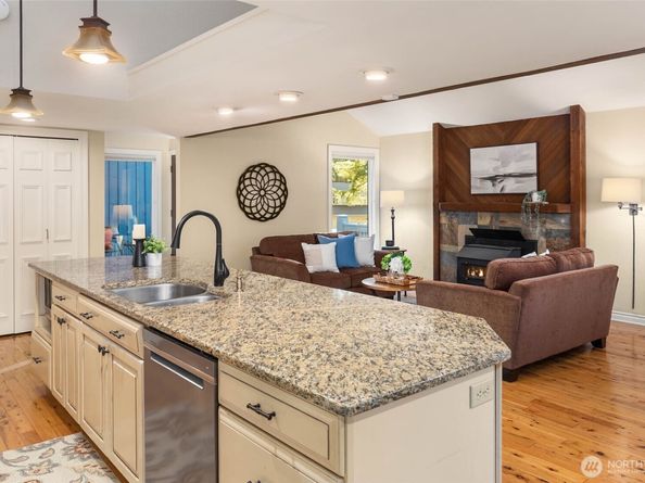 642 213th Place NE, Sammamish WA 98074