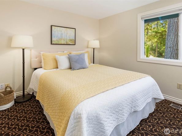 642 213th Place NE, Sammamish WA 98074