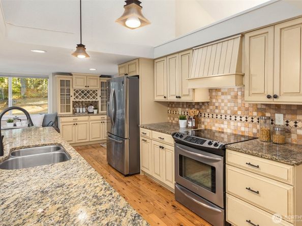 642 213th Place NE, Sammamish WA 98074