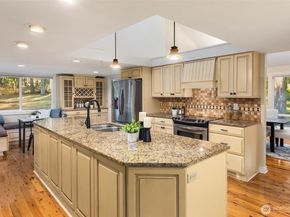 642 213th Place NE, Sammamish WA 98074