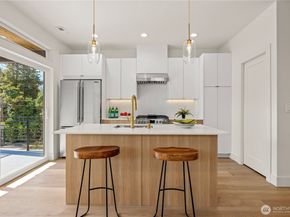 6730 21st Avenue SW, Seattle WA 98106