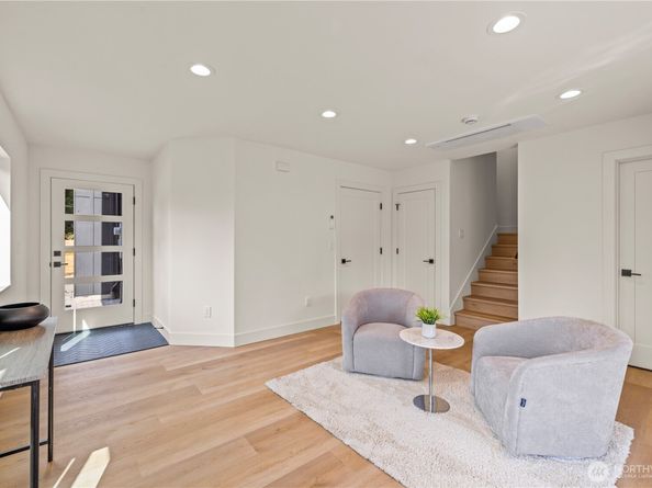 6730 21st Avenue SW, Seattle WA 98106