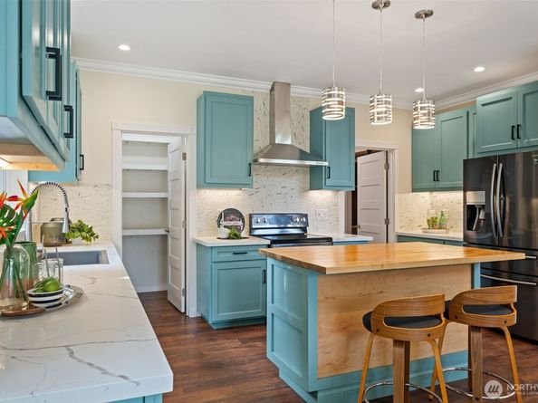 21272 Virginia Avenue NE, Kingston WA 98346