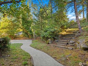 3320 NE 178th Street, Lake Forest Park WA 98155