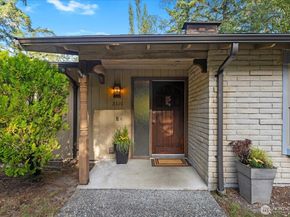 3320 NE 178th Street, Lake Forest Park WA 98155