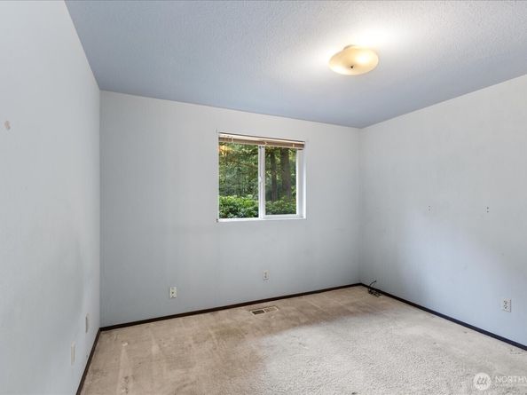 3320 NE 178th Street, Lake Forest Park WA 98155