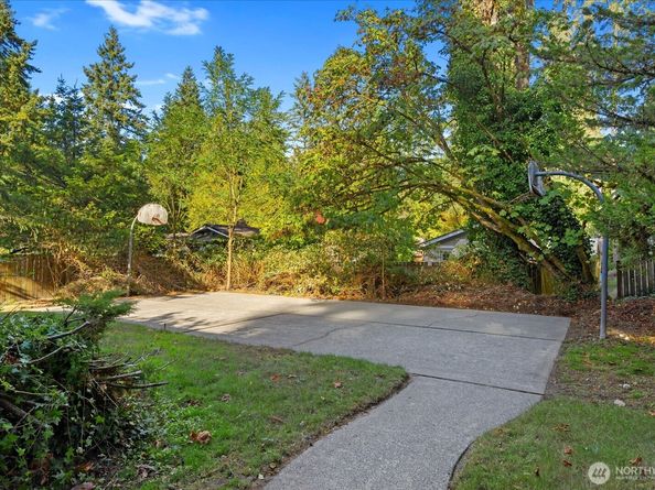 3320 NE 178th Street, Lake Forest Park WA 98155