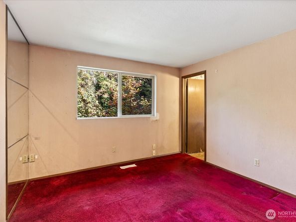3320 NE 178th Street, Lake Forest Park WA 98155