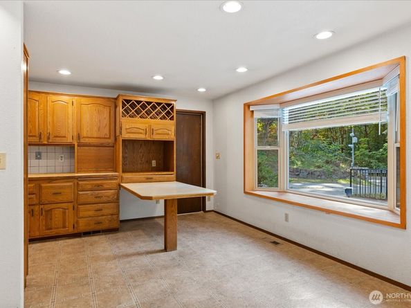 3320 NE 178th Street, Lake Forest Park WA 98155