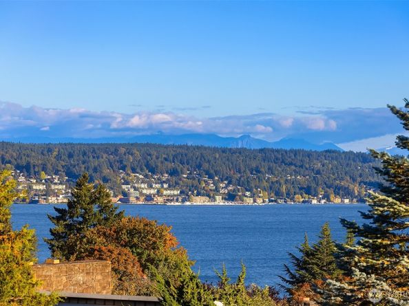 5727 63rd Avenue NE, Seattle WA 98105