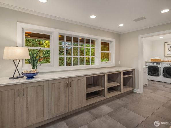 5727 63rd Avenue NE, Seattle WA 98105