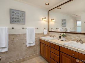 5727 63rd Avenue NE, Seattle WA 98105