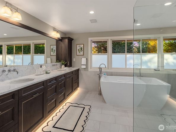 5727 63rd Avenue NE, Seattle WA 98105