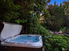 5727 63rd Avenue NE, Seattle WA 98105