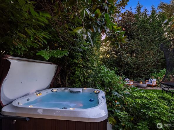 5727 63rd Avenue NE, Seattle WA 98105