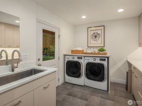 5727 63rd Avenue NE, Seattle WA 98105