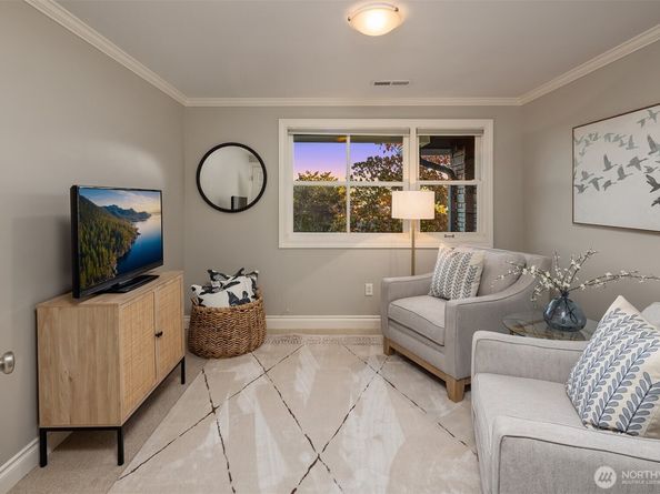 5727 63rd Avenue NE, Seattle WA 98105