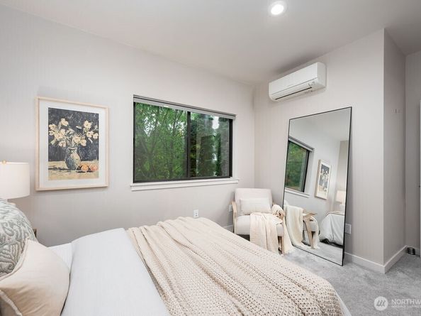 4815 Evanston Avenue N B, Seattle WA 98103