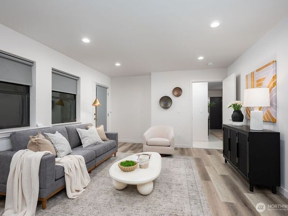 4815 Evanston Avenue N B, Seattle WA 98103