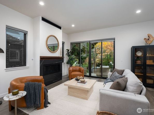 4815 Evanston Avenue N B, Seattle WA 98103