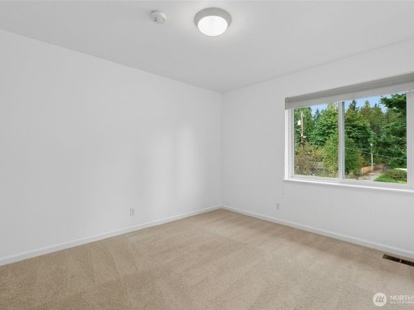 1132 Crawford Rd, Lynnwood WA 98036