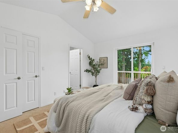1132 Crawford Rd, Lynnwood WA 98036