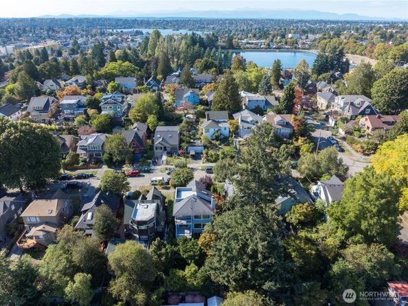 7044 18th Avenue NE, Seattle WA 98115