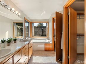 7044 18th Avenue NE, Seattle WA 98115