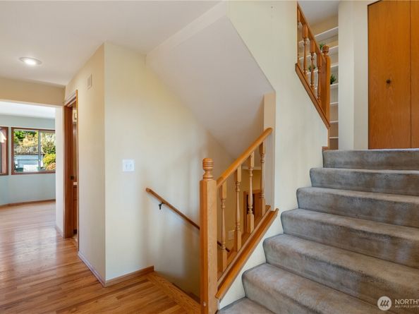 7044 18th Avenue NE, Seattle WA 98115