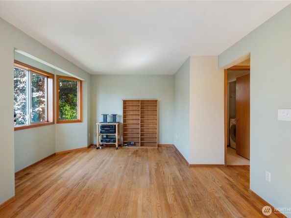 7044 18th Avenue NE, Seattle WA 98115