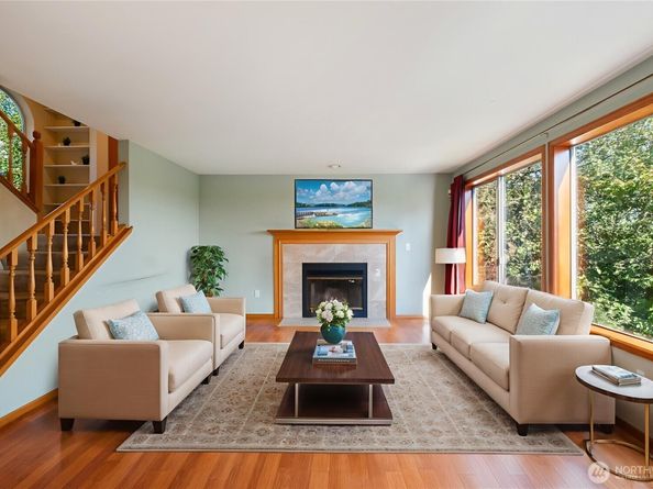 7044 18th Avenue NE, Seattle WA 98115