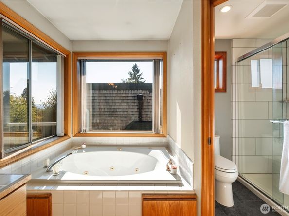 7044 18th Avenue NE, Seattle WA 98115