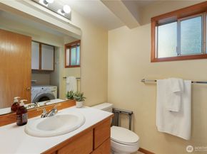 7044 18th Avenue NE, Seattle WA 98115