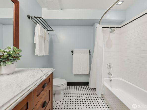201 Galer Street 102, Seattle WA 98109