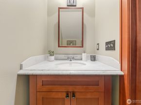 201 Galer Street 102, Seattle WA 98109
