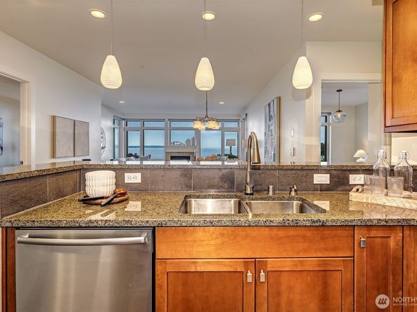 31 Pine Street 105, Edmonds WA 98020