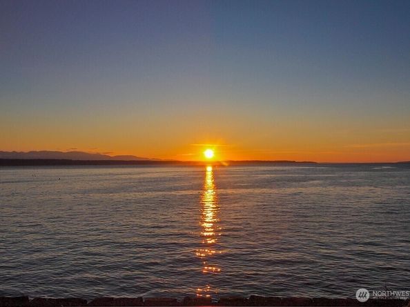 31 Pine Street 105, Edmonds WA 98020