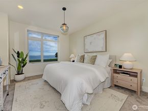 31 Pine Street 105, Edmonds WA 98020