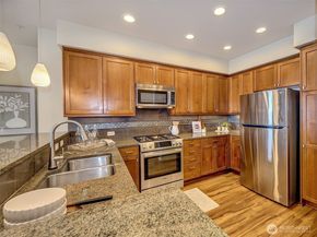 31 Pine Street 105, Edmonds WA 98020